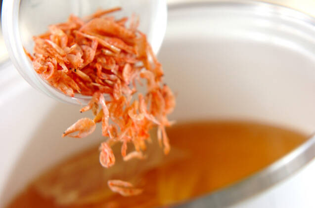 桜エビと湯葉のお吸い物の作り方の手順2