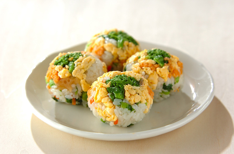 菜の花と玉子の手まり寿司