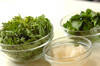 ミツバと菊菜のおろし和えの作り方の手順1