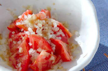 トマトとオニオンのサラダ