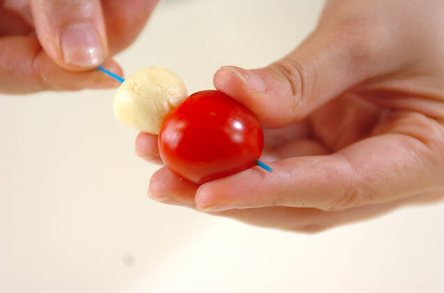 チーズプチトマトの作り方の手順1