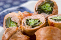 生ワカメの豚肉巻き