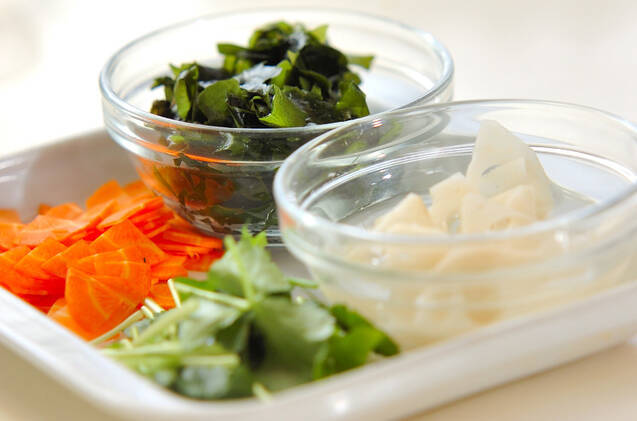 ワカメのワサビマヨ和えの作り方の手順1