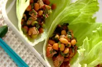 豚肉と小松菜のレタス包み