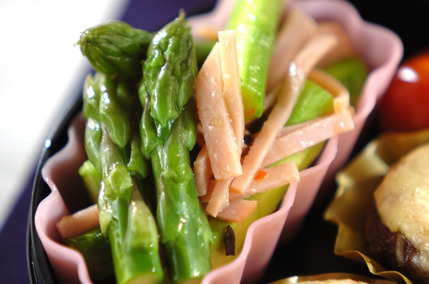 アスパラガスとハムのサラダ