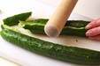 キュウリの明太和えの下準備1