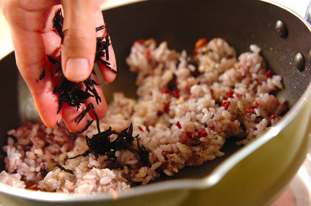 カリカリ梅チャーハンの作り方の手順3