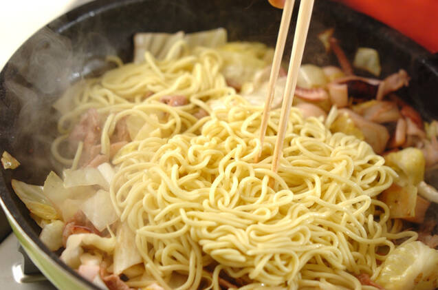 イカと豚肉入り焼きそばの作り方の手順5