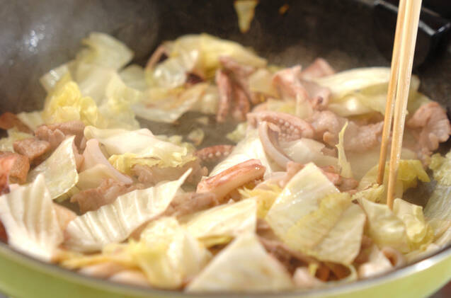イカと豚肉入り焼きそばの作り方の手順4
