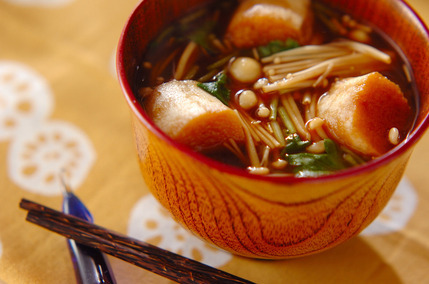 麩とエノキの赤だし