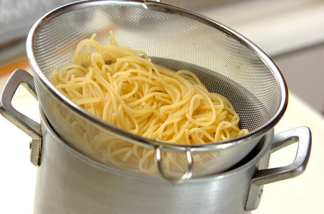 サーモンのクリームパスタの作り方の手順4