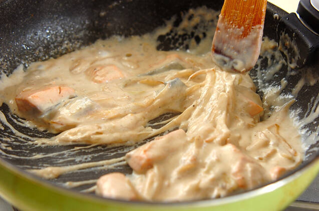 サーモンのクリームパスタの作り方の手順7