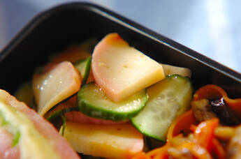 キュウリとカマボコのからし和え