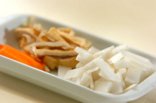 大根とニンジンのみそ汁の作り方の手順1