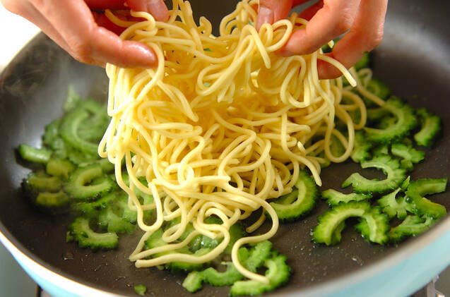 ゴーヤとタコのキムチ焼きそばの作り方の手順4