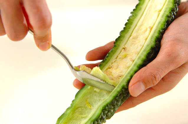 ゴーヤとタコのキムチ焼きそばの作り方の手順1