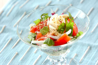 トマトと海藻のゴママヨサラダ