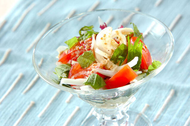 トマトと海藻のゴママヨサラダ