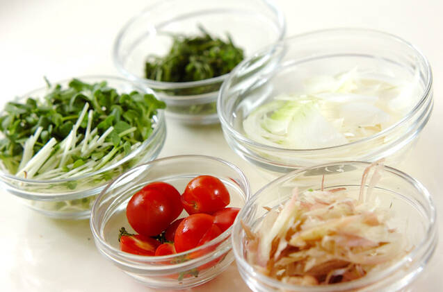 香味野菜とジャコのサラダの作り方の手順1
