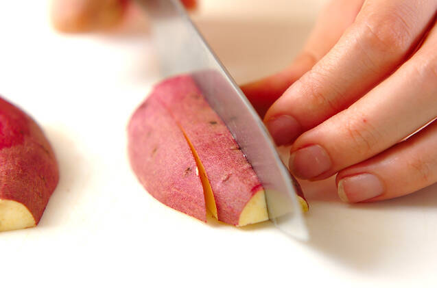 サツマイモのスティックの作り方の手順1