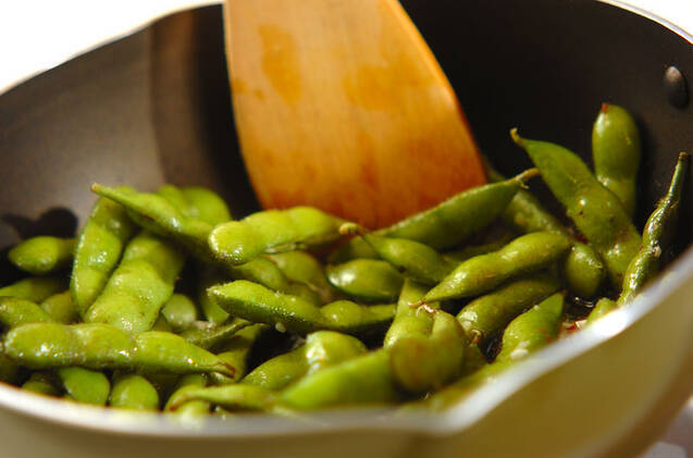 枝豆の人気レシピ ニンニク香るペペロンチーノ by増田 知子さんの作り方の手順2