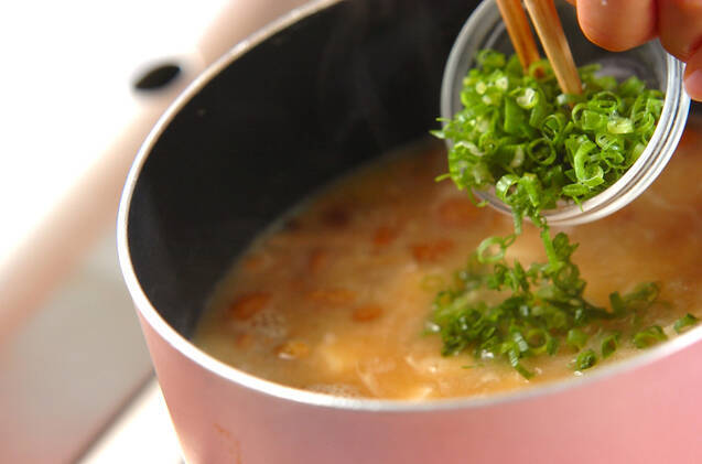 納豆ナメコ汁の作り方の手順4