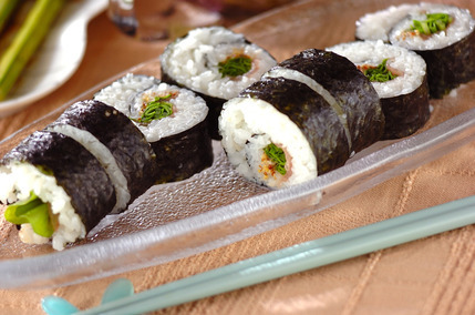 生ハムとルッコラの巻き寿司