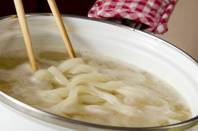 おうちで作る！絶品カレーうどん 簡単に本格的な味わいをの作り方の手順2