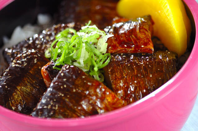 サンマの蒲焼き丼