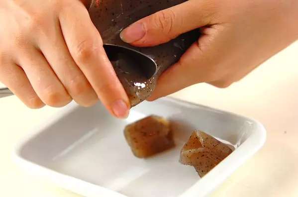 レンコンとコンニャクの炒め煮の作り方1