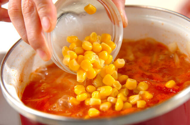 たっぷり玉ネギのトマトスープの作り方の手順5