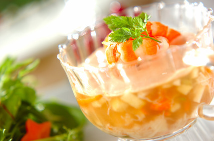 カニと野菜のゼリー寄せ