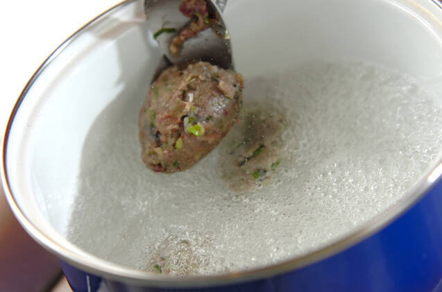 イワシつみれと納豆のみそスープ煮の作り方の手順3