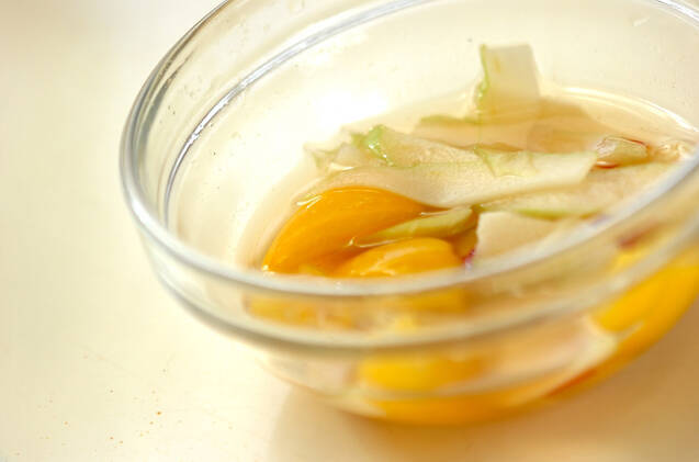 セロリとパプリカのサッパリ漬けの作り方の手順2