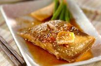 カレイのゴマ風味煮物