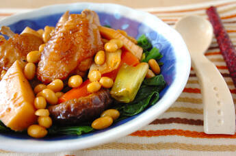 手羽先と大豆の煮込み