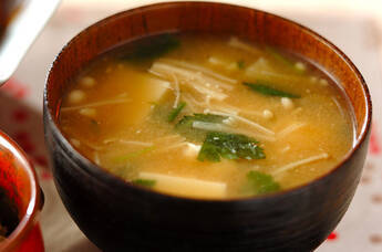 ミツバ入り豆腐のみそ汁