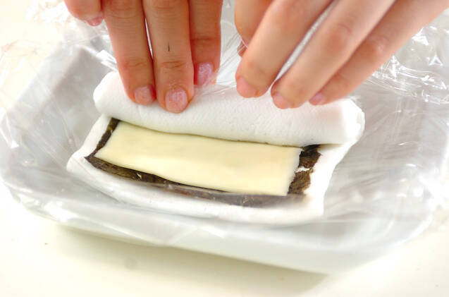 ハンペンのチーズのり巻きの作り方の手順2
