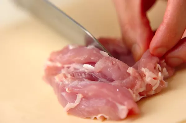 チキンのハーブトマト煮の下準備1