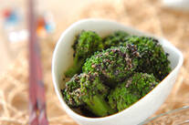 ブロッコリーの黒ゴマ和え