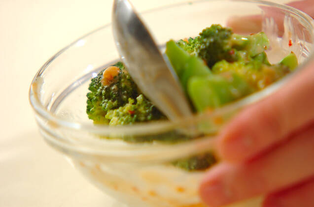 ブロッコリーのチリマヨ和えの作り方の手順2