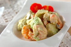 黄金コンビ！エビとアボカドのワサビマヨ和え