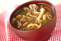 キノコたっぷりみそ汁