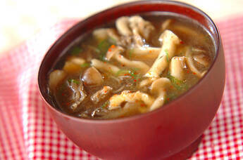 キノコたっぷりみそ汁