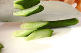キュウリとセロリのもろみ添えの下準備1