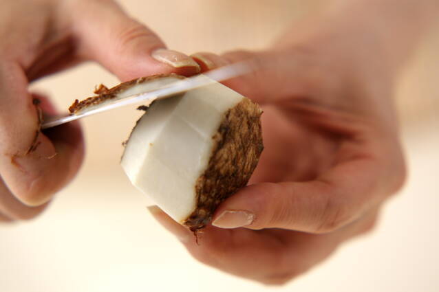 里芋の煮っころがしの作り方の手順1