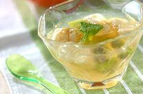 フルーツ入りワインゼリー