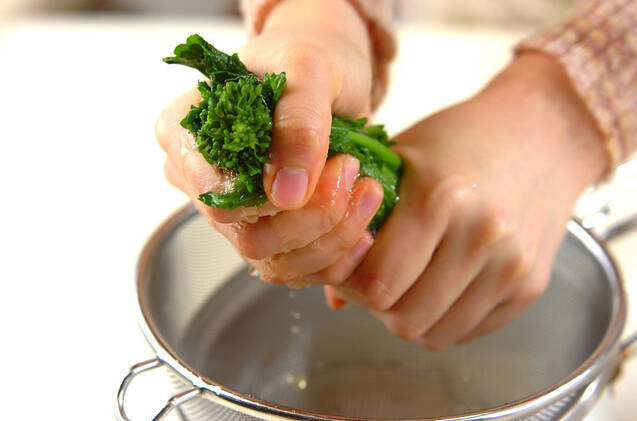 菜の花のピーナッツ和えの作り方の手順1