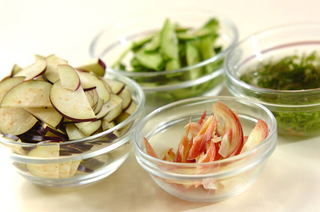 ナスとキュウリの甘酢漬けの作り方の手順1