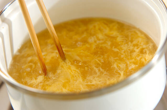 レタスとふわふわ卵のスープの作り方の手順3